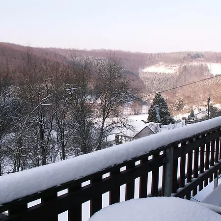 Spacious Holiday Home In Hirschrott Near Lake ジンメラート