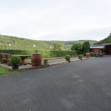 Spacious Holiday Home In Hirschrott Near Lake