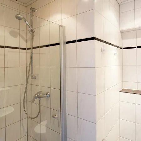 Spacious Holiday Home In Hirschrott Near Lake 別荘 ジンメラート
