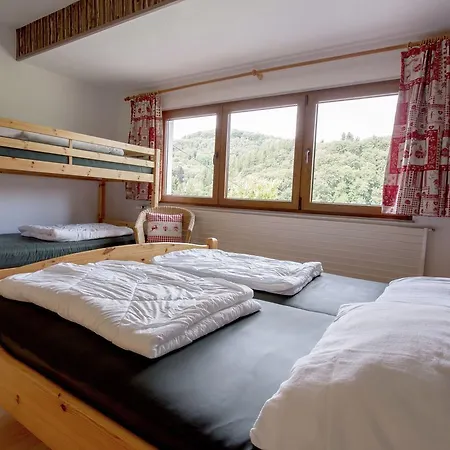 別荘 Spacious Holiday Home In Hirschrott Near Lake ジンメラート
