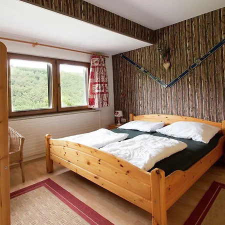 Spacious Holiday Home In Hirschrott Near Lake * ジンメラート