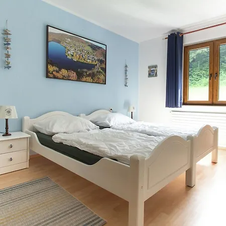 別荘 Spacious Holiday Home In Hirschrott Near Lake