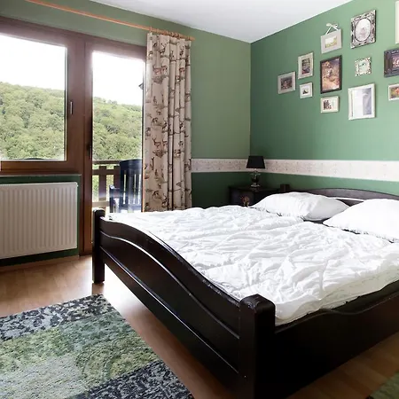Spacious Holiday Home In Hirschrott Near Lake 別荘 ジンメラート