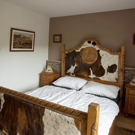 Spacious Holiday Home In Hirschrott Near Lake