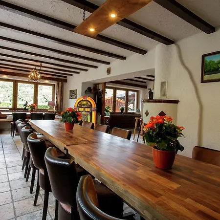 Spacious Holiday Home In Hirschrott Near Lake * ジンメラート