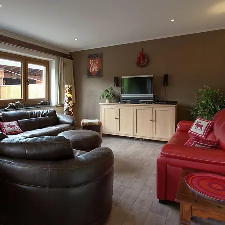 別荘 Spacious Holiday Home In Hirschrott Near Lake
