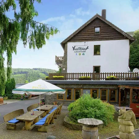 別荘 Spacious Holiday Home In Hirschrott Near Lake *