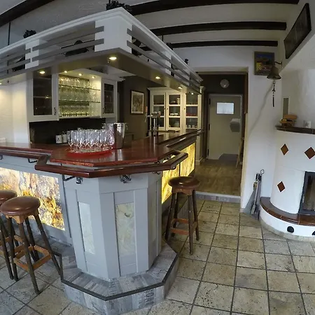 別荘 Spacious Holiday Home In Hirschrott Near Lake